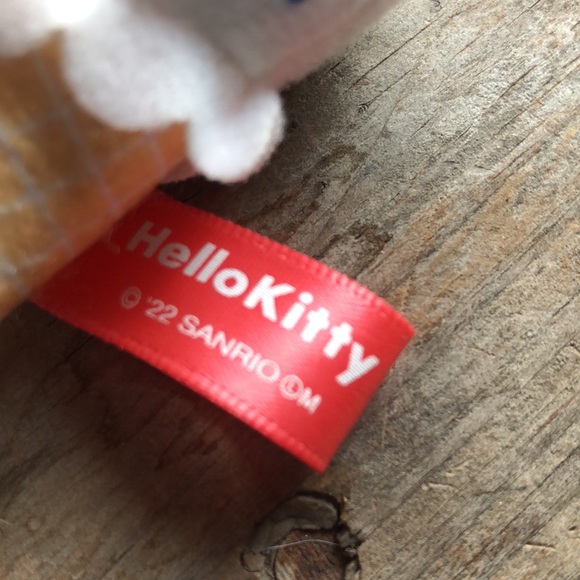 Hello Kitty Ice Cream Cone Keychain - Picture 3 of 6